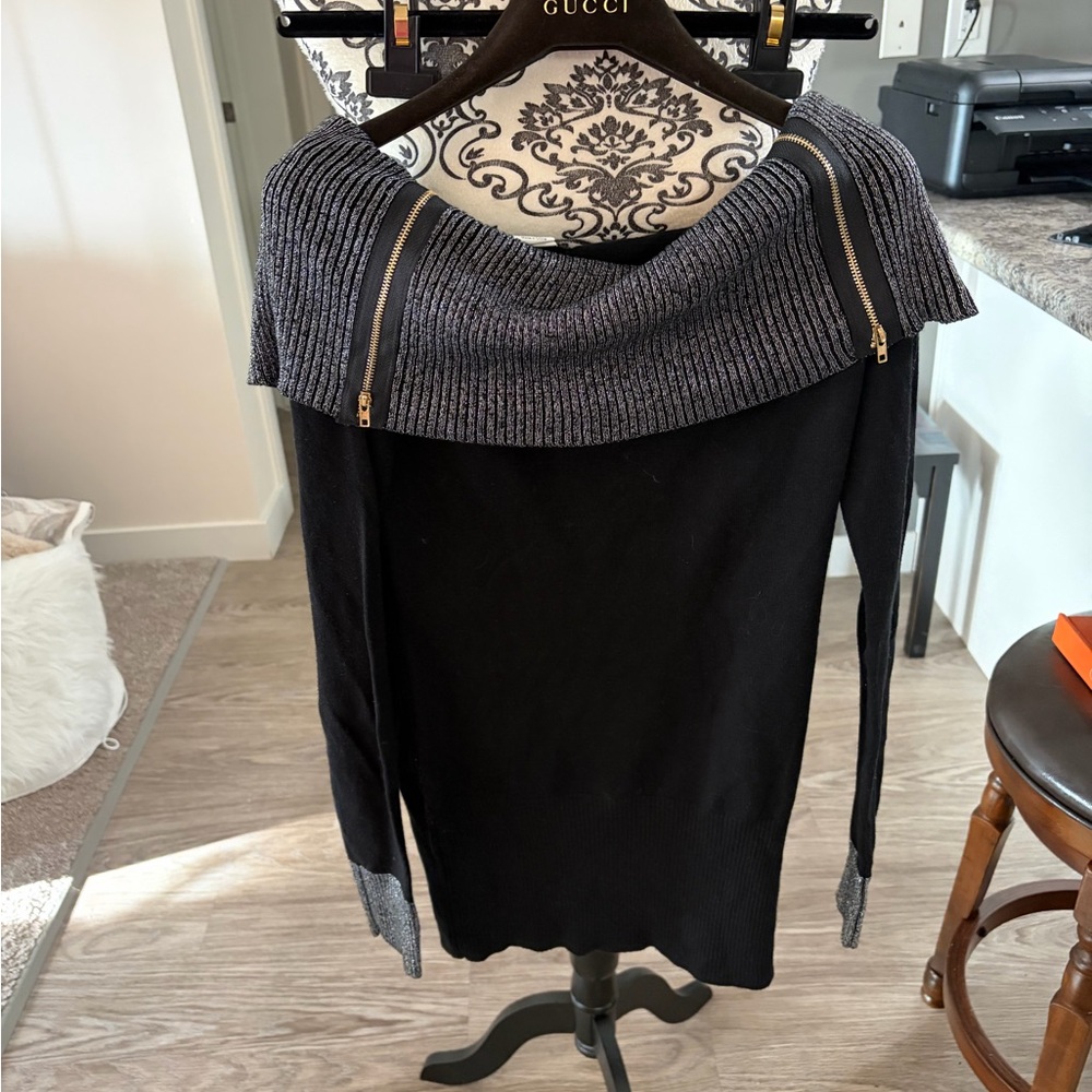 VENUS⭐️ - Black and Gray Off-the-Shoulder Sweater 4 For $25